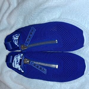 🐄DKNY 8 atletic shoes